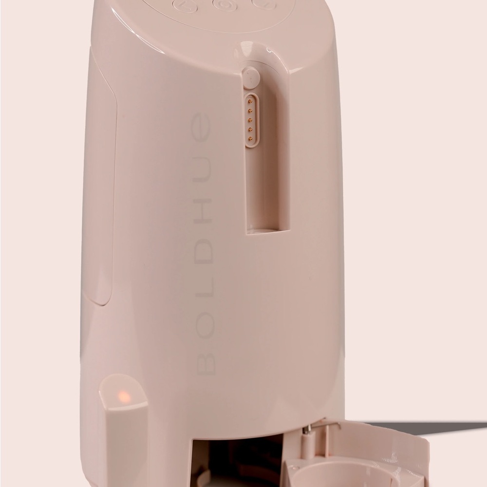BoldHue Custom Foundation Machine